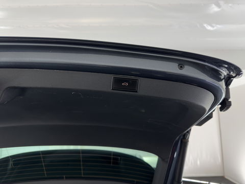 Škoda Octavia Combi 1.5 TSI First Edition *FULL-LED | DIGI-COCKPIT | ADAPTIVE-CRUISE | LANE-ASSIST | HEATED-COMFORTSEATS | KEYLESS | AMBIENT-LIGHT | DAB+ | PRIVACY-GLASS | NAVI-FULLMAP | 18''ALU | TOWBAR*