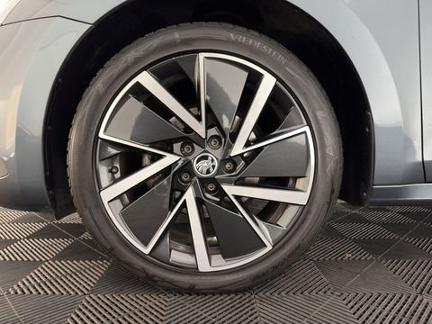 Škoda Octavia Combi 1.5 TSI First Edition *FULL-LED | DIGI-COCKPIT | ADAPTIVE-CRUISE | LANE-ASSIST | HEATED-COMFORTSEATS | KEYLESS | AMBIENT-LIGHT | DAB+ | PRIVACY-GLASS | NAVI-FULLMAP | 18''ALU | TOWBAR*