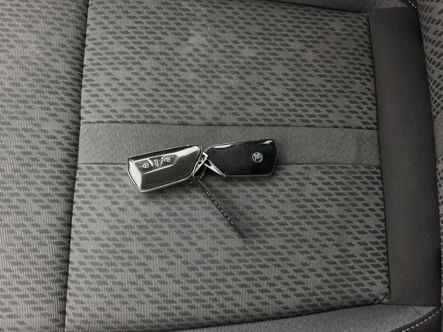 Škoda Octavia Combi 1.5 TSI First Edition *FULL-LED | DIGI-COCKPIT | ADAPTIVE-CRUISE | LANE-ASSIST | HEATED-COMFORTSEATS | KEYLESS | AMBIENT-LIGHT | DAB+ | PRIVACY-GLASS | NAVI-FULLMAP | 18''ALU | TOWBAR*