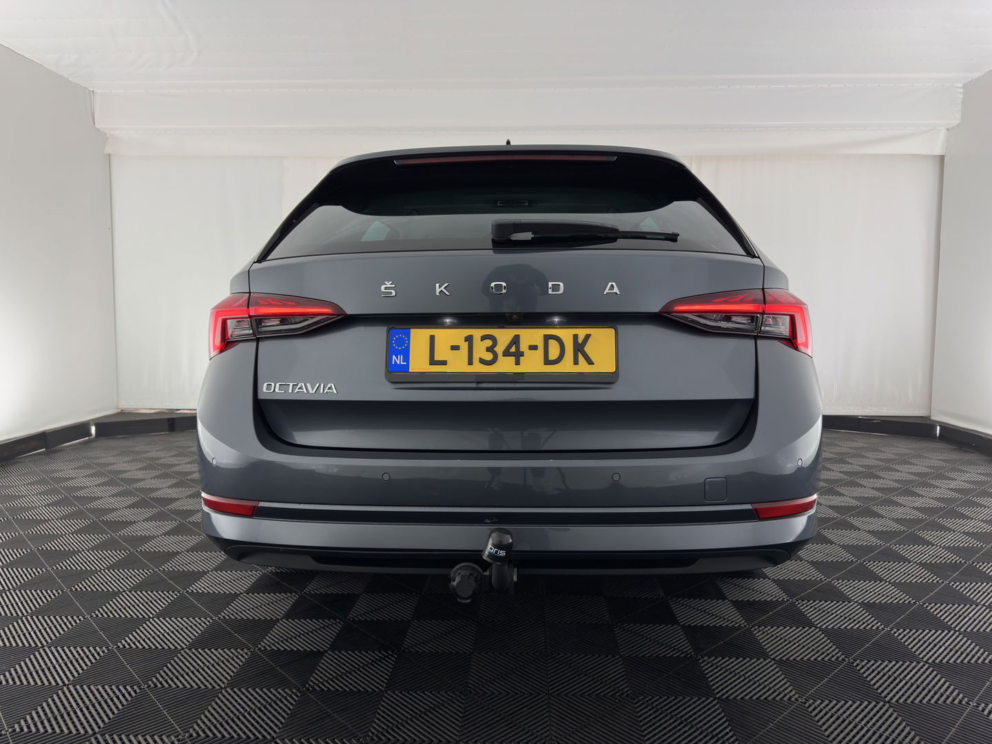 Škoda Octavia Combi 1.5 TSI First Edition *FULL-LED | DIGI-COCKPIT | ADAPTIVE-CRUISE | LANE-ASSIST | HEATED-COMFORTSEATS | KEYLESS | AMBIENT-LIGHT | DAB+ | PRIVACY-GLASS | NAVI-FULLMAP | 18''ALU | TOWBAR*