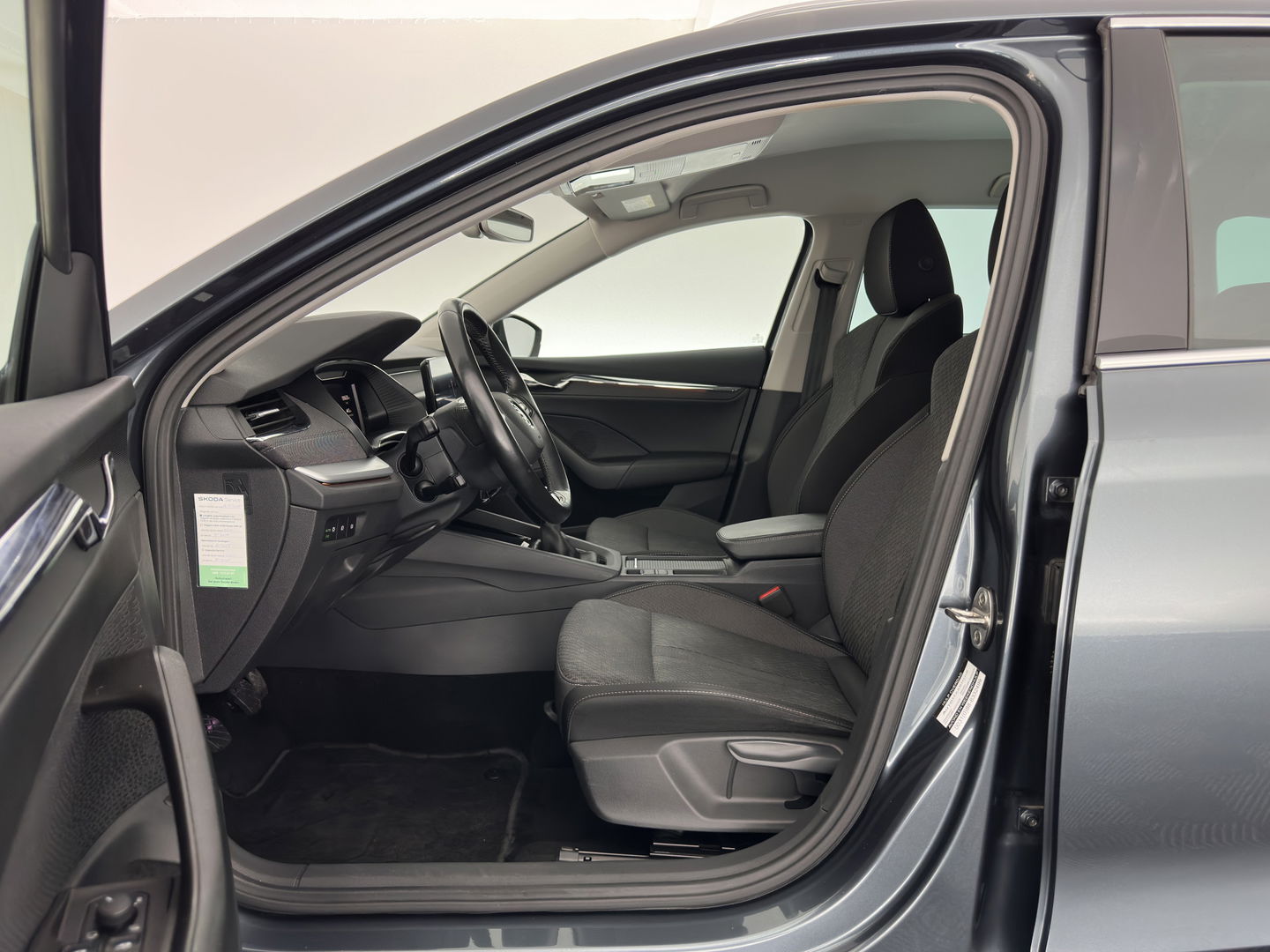 Škoda Octavia Combi 1.5 TSI First Edition *FULL-LED | DIGI-COCKPIT | ADAPTIVE-CRUISE | LANE-ASSIST | HEATED-COMFORTSEATS | KEYLESS | AMBIENT-LIGHT | DAB+ | PRIVACY-GLASS | NAVI-FULLMAP | 18''ALU | TOWBAR*