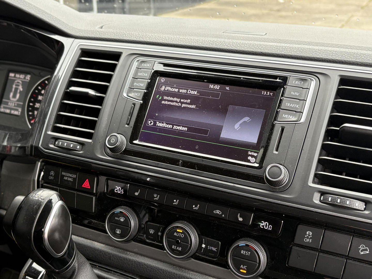 Volkswagen Transporter Multivan 2.0 TDI L2H1 DC 4Motion Multivan ** NET BINNEN ** STANDKACHEL | 2x SCHUIFD | STOELVERWARMING | SOFT CLOSE | Transporter