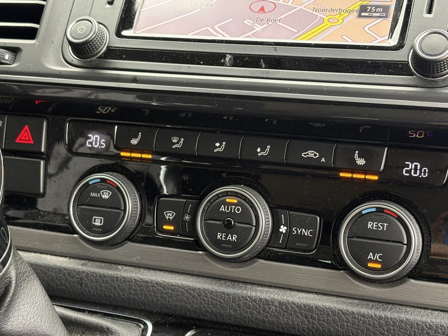 Volkswagen Transporter Multivan 2.0 TDI L2H1 DC 4Motion Multivan | STANDKACHEL | 2x SCHUIFD | STOELVERWARMING | SOFT CLOSE | Transporter