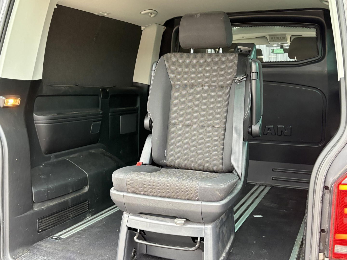 Volkswagen Transporter Multivan 2.0 TDI L2H1 DC 4Motion Multivan | STANDKACHEL | 2x SCHUIFD | STOELVERWARMING | SOFT CLOSE | Transporter