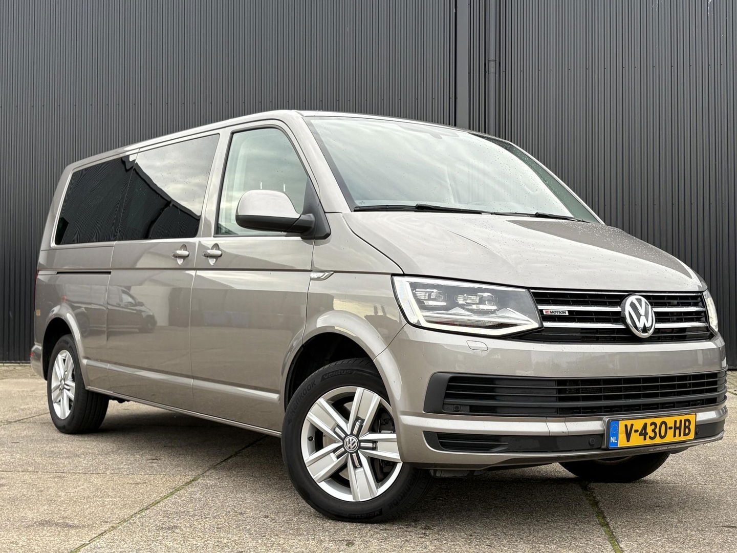 Volkswagen Transporter Multivan 2.0 TDI L2H1 DC 4Motion Multivan ** NET BINNEN ** STANDKACHEL | 2x SCHUIFD | STOELVERWARMING | SOFT CLOSE | Transporter