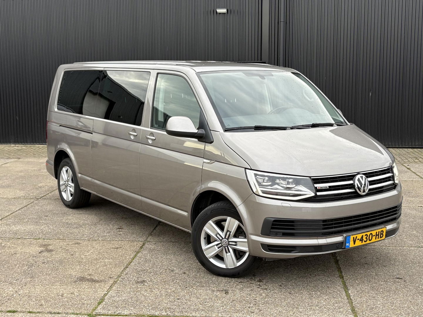 Volkswagen Transporter Multivan 2.0 TDI L2H1 DC 4Motion Multivan | STANDKACHEL | 2x SCHUIFD | STOELVERWARMING | SOFT CLOSE | Transporter