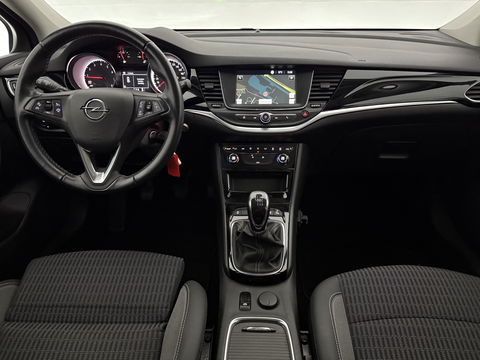 Opel Astra Sports Tourer 1.2 Design & Tech | Camera | Carplay | Trekh. | Cruise | Parkeersens. | Navi | NAP