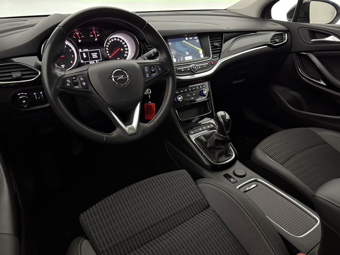 Opel Astra Sports Tourer 1.2 Design & Tech | Camera | Carplay | Trekh. | Cruise | Parkeersens. | Navi | NAP