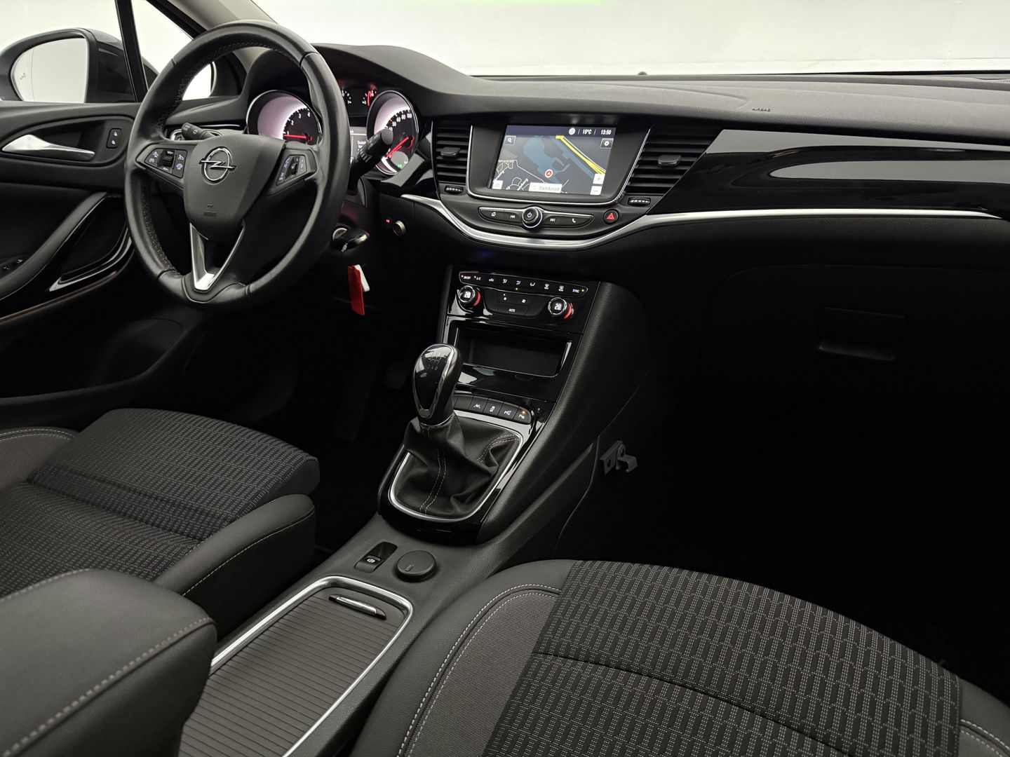 Opel Astra Sports Tourer 1.2 Design & Tech | Camera | Carplay | Trekh. | Cruise | Parkeersens. | Navi | NAP