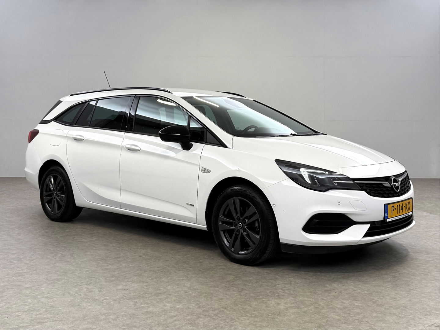 Opel Astra Sports Tourer 1.2 Design & Tech | Camera | Carplay | Trekh. | Cruise | Parkeersens. | Navi | NAP