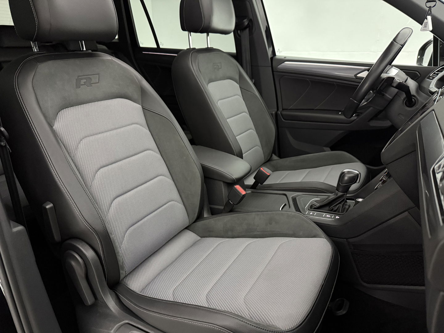 Volkswagen Tiguan 1.5 TSI ACT R-line Black Style | Pano | Adap. Cruise | Virtual | Carplay | Trekh. | Keyless | Stoelverw. | NAP