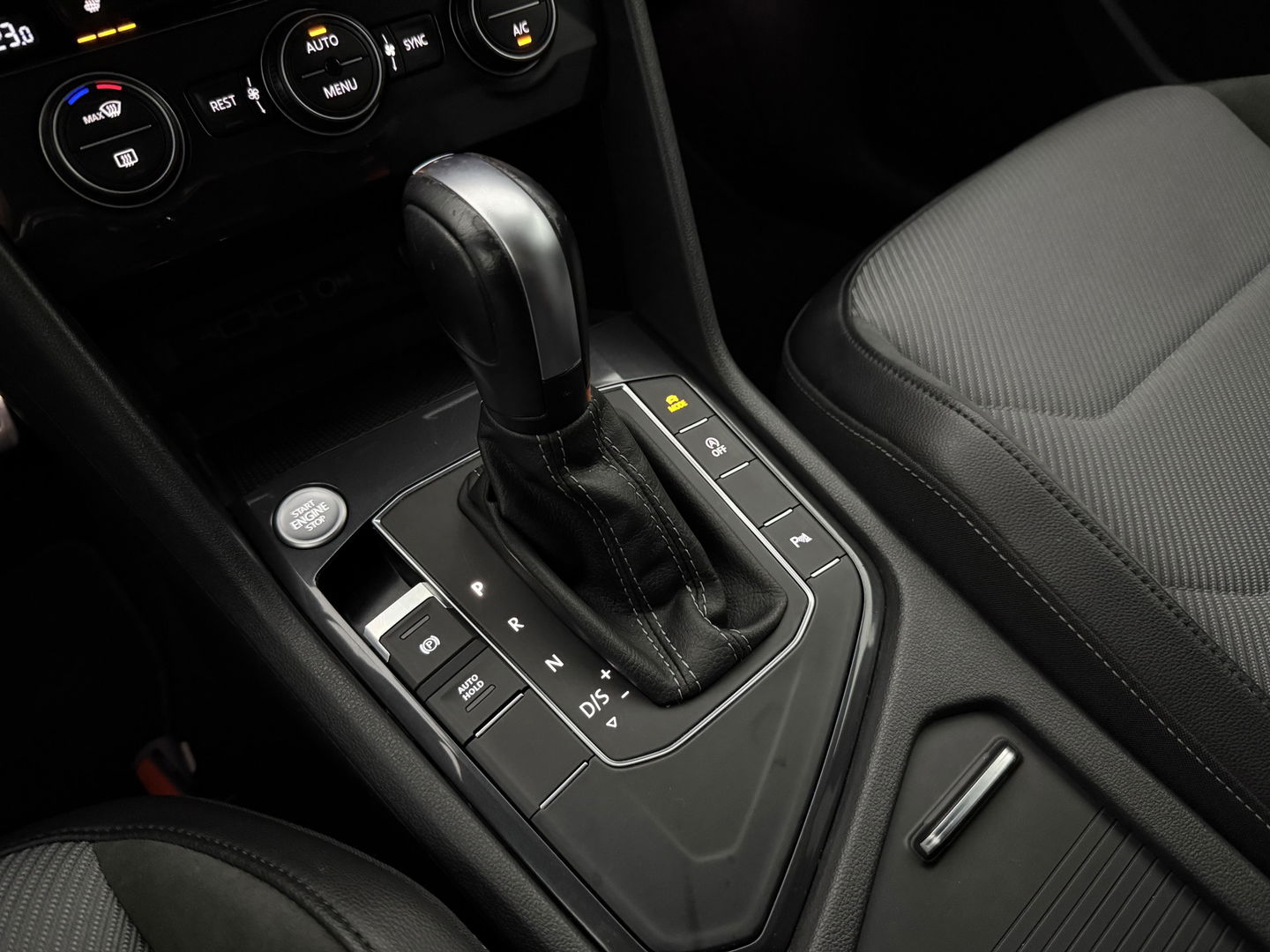 Volkswagen Tiguan 1.5 TSI ACT R-line Black Style | Pano | Adap. Cruise | Virtual | Carplay | Trekh. | Keyless | Stoelverw. | NAP