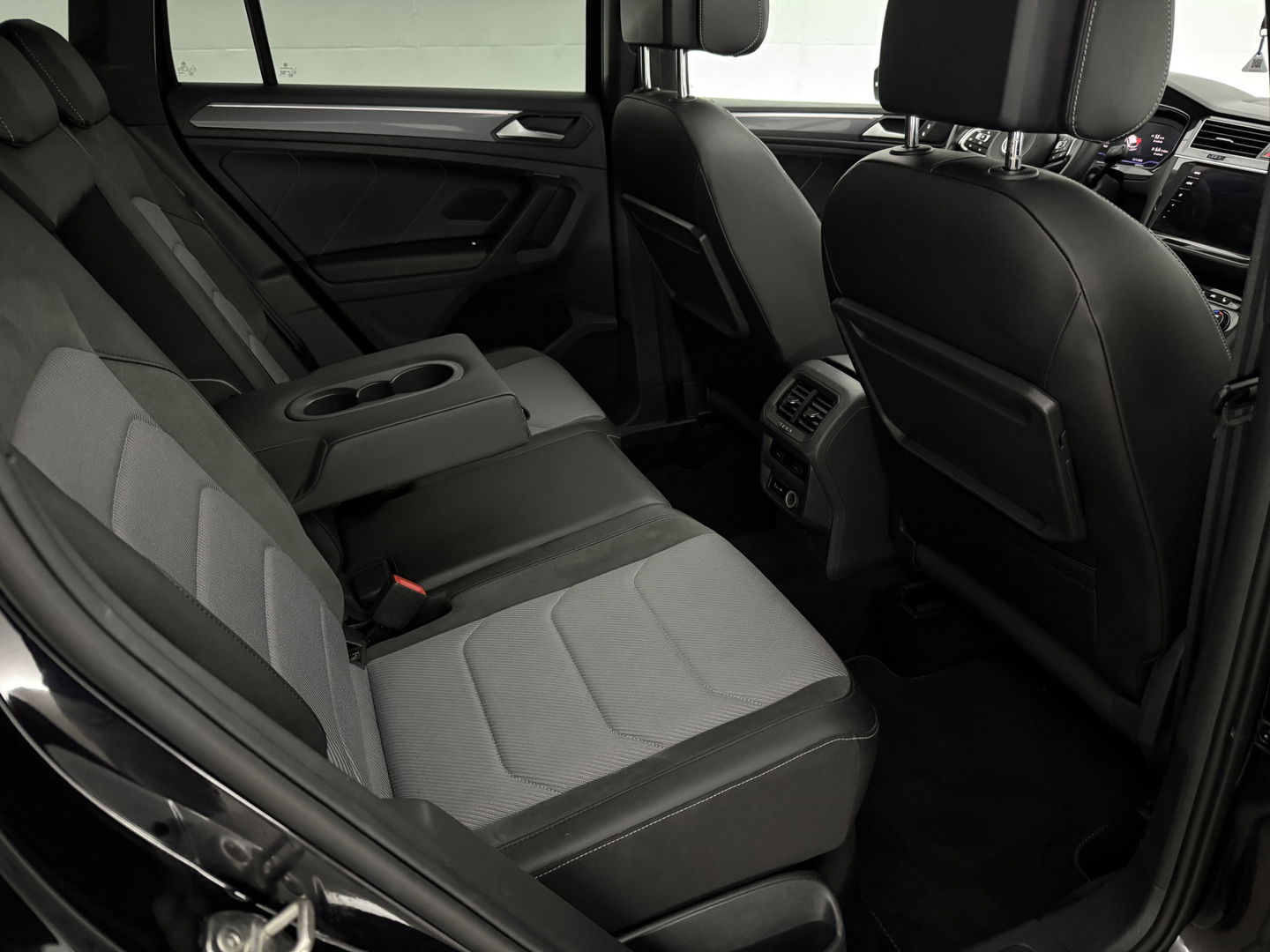 Volkswagen Tiguan 1.5 TSI ACT R-line Black Style | Pano | Adap. Cruise | Virtual | Carplay | Trekh. | Keyless | Stoelverw. | NAP