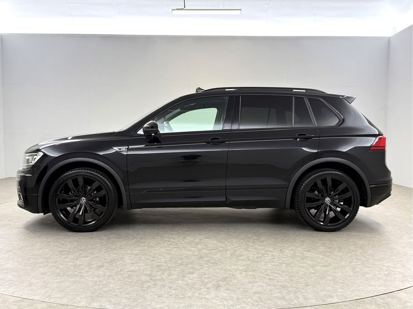 Volkswagen Tiguan 1.5 TSI ACT R-line Black Style | Pano | Adap. Cruise | Virtual | Carplay | Trekh. | Keyless | Stoelverw. | NAP