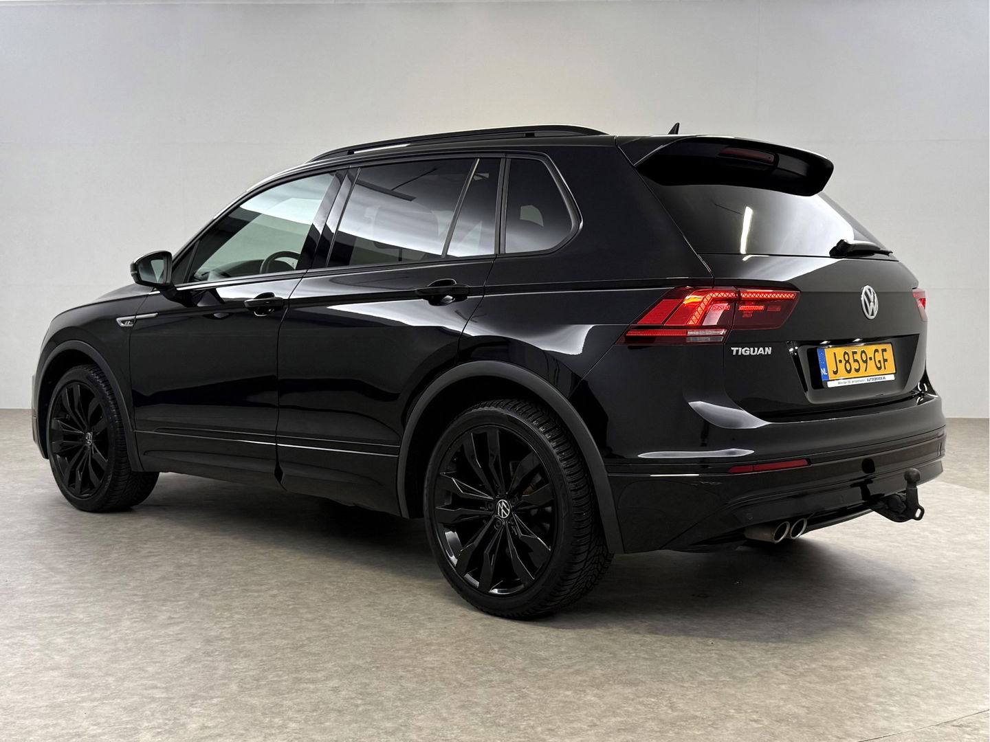 Volkswagen Tiguan 1.5 TSI ACT R-line Black Style | Pano | Adap. Cruise | Virtual | Carplay | Trekh. | Keyless | Stoelverw. | NAP