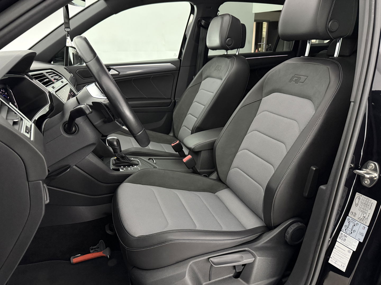 Volkswagen Tiguan 1.5 TSI ACT R-line Black Style | Pano | Adap. Cruise | Virtual | Carplay | Trekh. | Keyless | Stoelverw. | NAP