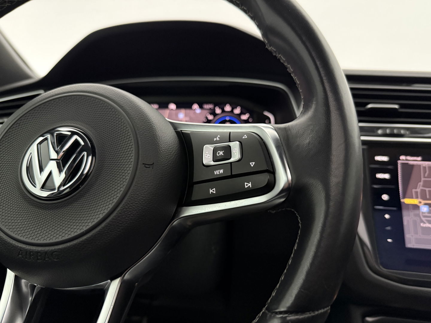 Volkswagen Tiguan 1.5 TSI ACT R-line Black Style | Pano | Adap. Cruise | Virtual | Carplay | Trekh. | Keyless | Stoelverw. | NAP