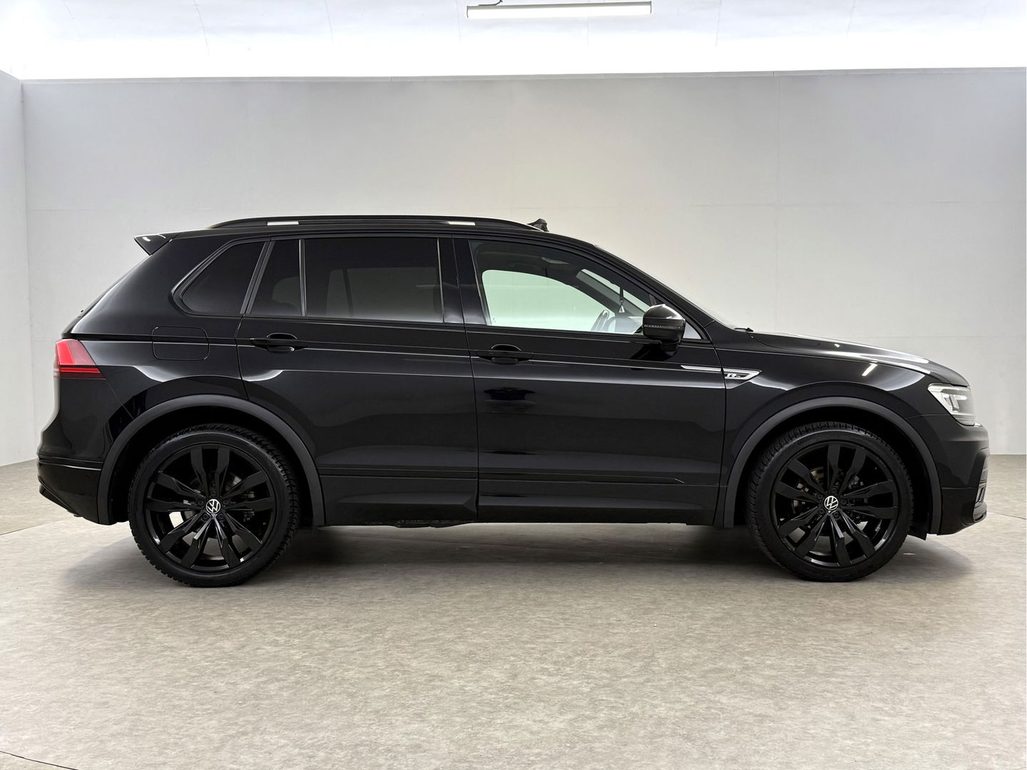 Volkswagen Tiguan 1.5 TSI ACT R-line Black Style | Pano | Adap. Cruise | Virtual | Carplay | Trekh. | Keyless | Stoelverw. | NAP