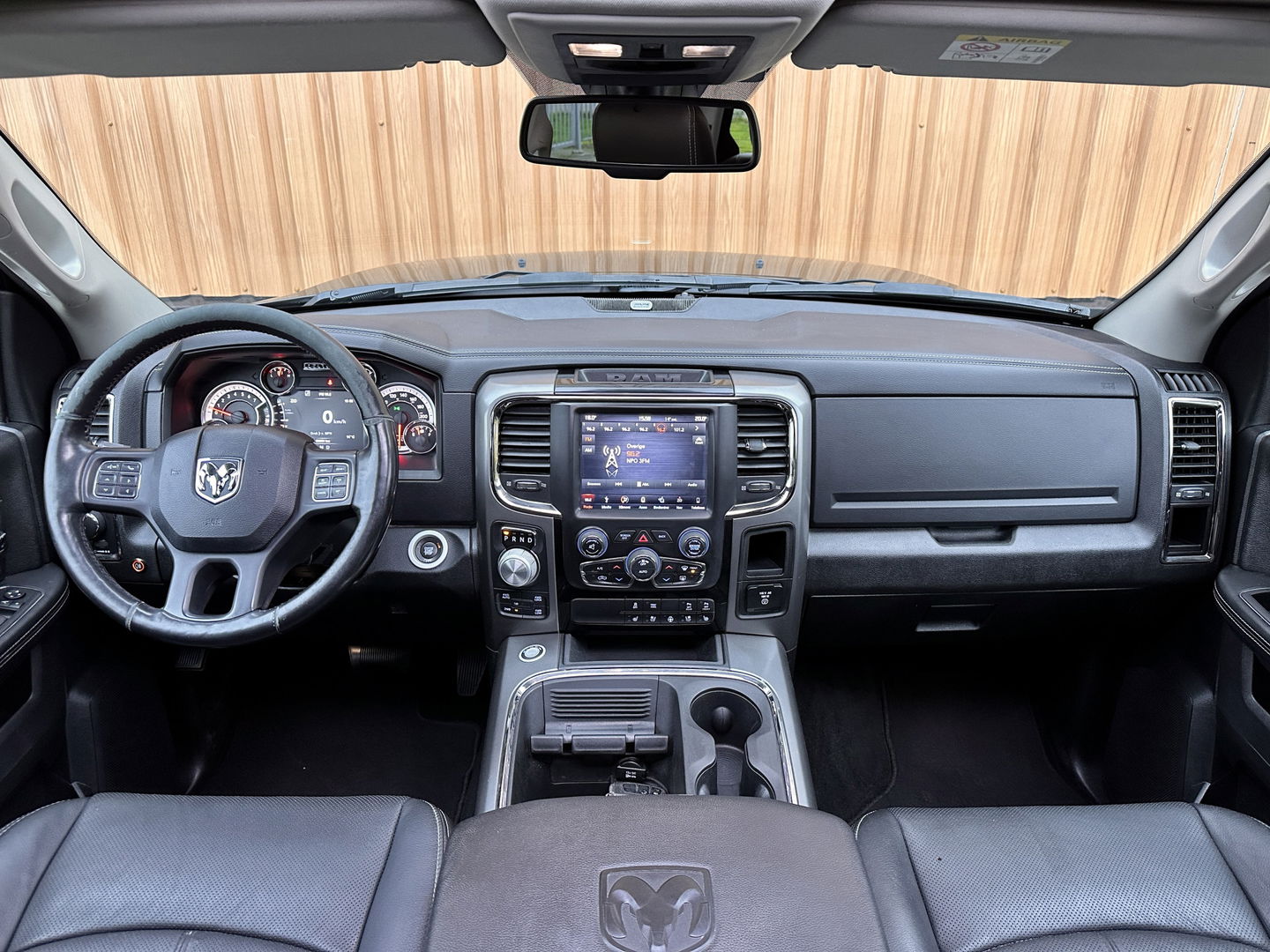 Dodge Ram 1500 5.7 V8 4x4 Quad Cab 6'4 Sport | LPG | Panoramadak | Stoelventilatie/Verwarming | Parkeersensoren | Achteruitrijcamera | Stuurverwarming | Cruise Control