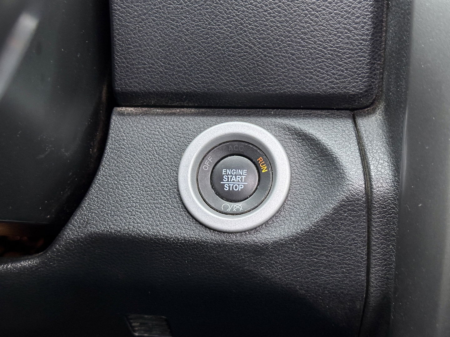 Dodge Ram 1500 5.7 V8 4x4 Quad Cab 6'4 Sport | LPG | Panoramadak | Stoelventilatie/Verwarming | Parkeersensoren | Achteruitrijcamera | Stuurverwarming | Cruise Control