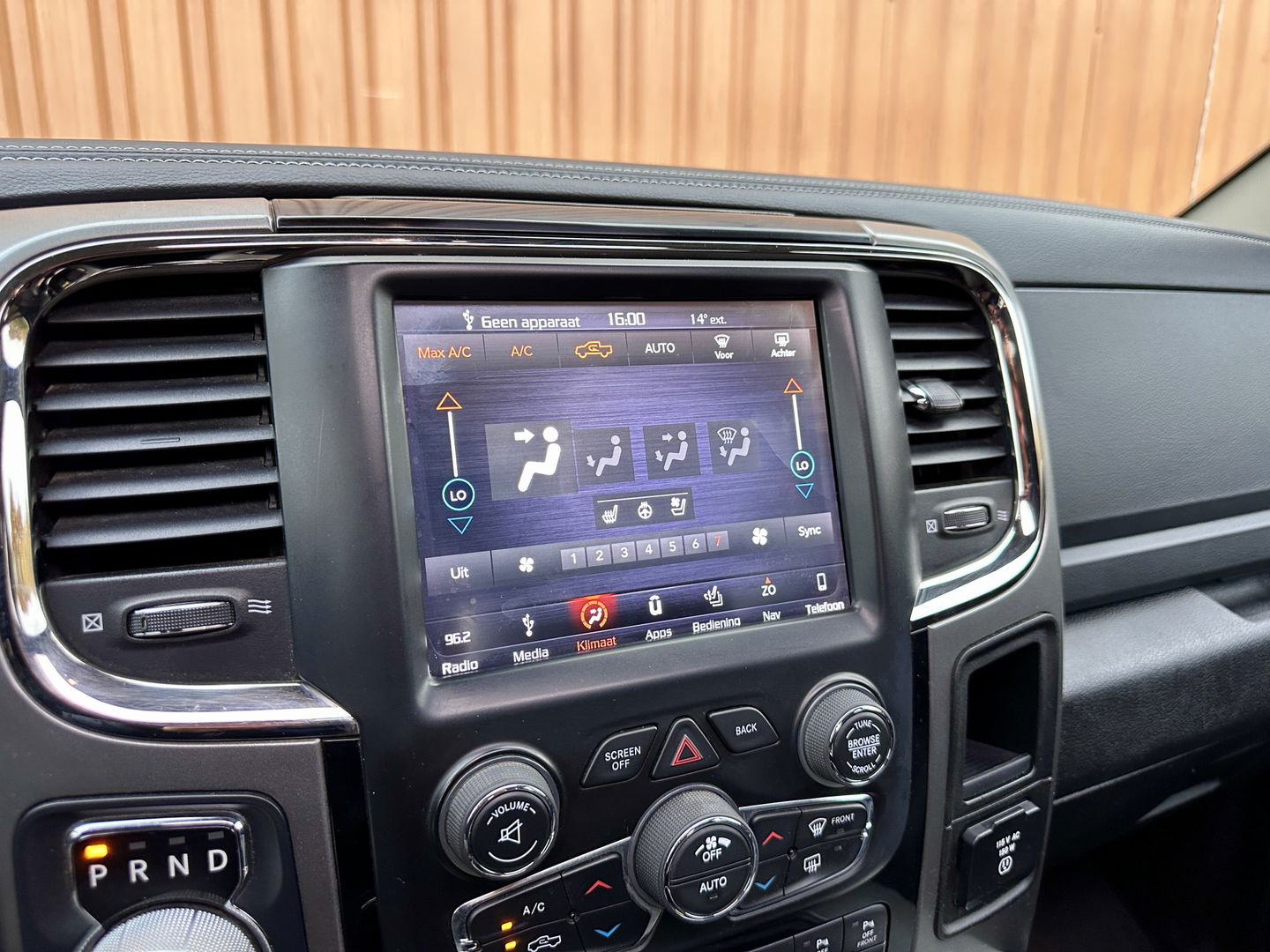 Dodge Ram 1500 5.7 V8 4x4 Quad Cab 6'4 Sport | LPG | Panoramadak | Stoelventilatie/Verwarming | Parkeersensoren | Achteruitrijcamera | Stuurverwarming | Cruise Control