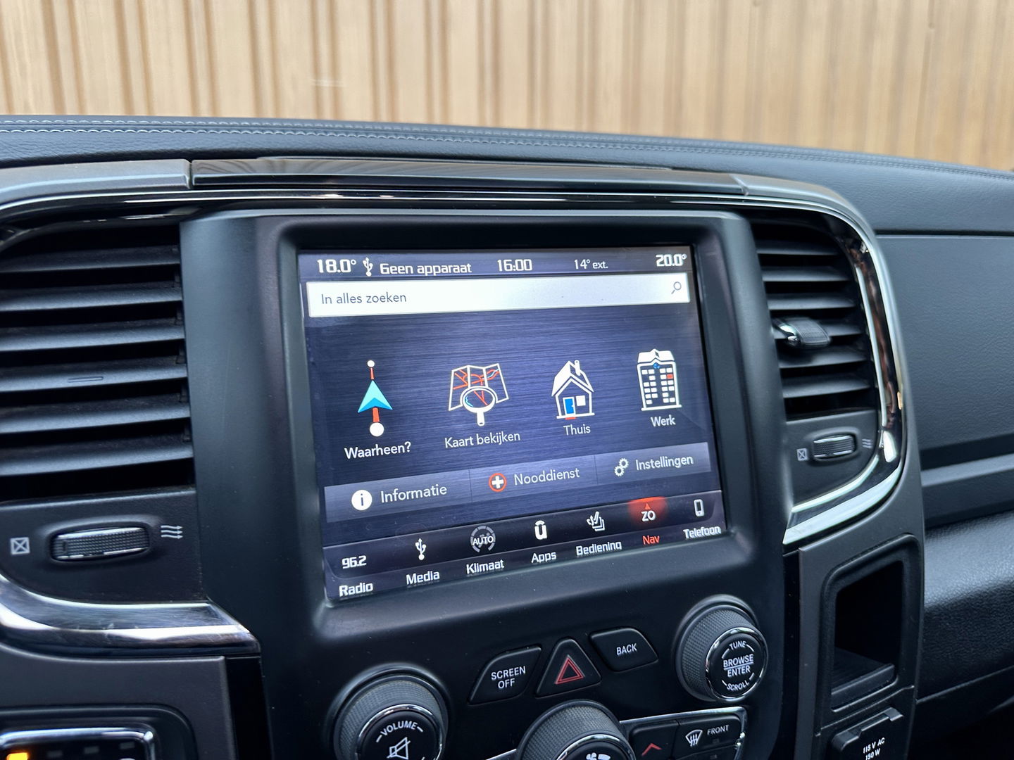 Dodge Ram 1500 5.7 V8 4x4 Quad Cab 6'4 Sport | LPG | Panoramadak | Stoelventilatie/Verwarming | Parkeersensoren | Achteruitrijcamera | Stuurverwarming | Cruise Control