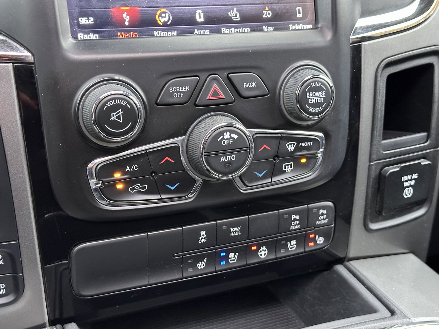 Dodge Ram 1500 5.7 V8 4x4 Quad Cab 6'4 Sport | LPG | Panoramadak | Stoelventilatie/Verwarming | Parkeersensoren | Achteruitrijcamera | Stuurverwarming | Cruise Control