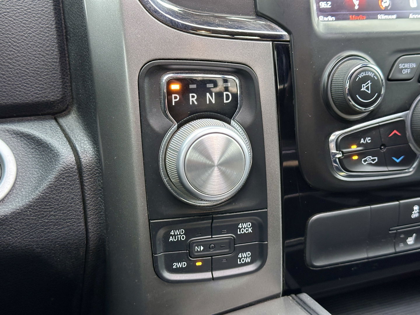 Dodge Ram 1500 5.7 V8 4x4 Quad Cab 6'4 Sport | LPG | Panoramadak | Stoelventilatie/Verwarming | Parkeersensoren | Achteruitrijcamera | Stuurverwarming | Cruise Control