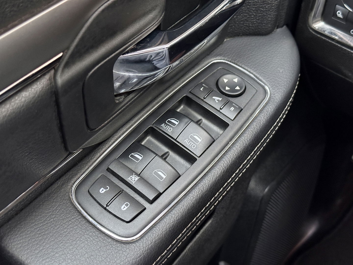 Dodge Ram 1500 5.7 V8 4x4 Quad Cab 6'4 Sport | LPG | Panoramadak | Stoelventilatie/Verwarming | Parkeersensoren | Achteruitrijcamera | Stuurverwarming | Cruise Control