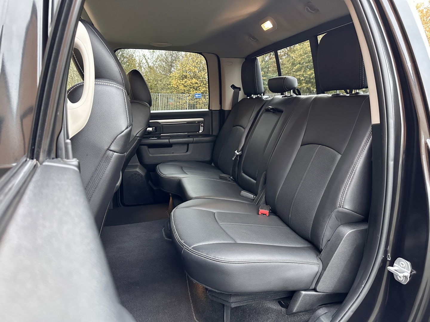 Dodge Ram 1500 5.7 V8 4x4 Quad Cab 6'4 Sport | LPG | Panoramadak | Stoelventilatie/Verwarming | Parkeersensoren | Achteruitrijcamera | Stuurverwarming | Cruise Control