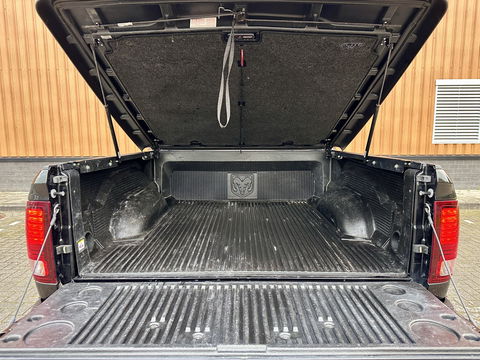 Dodge Ram 1500 5.7 V8 4x4 Quad Cab 6'4 Sport | LPG | Panoramadak | Stoelventilatie/Verwarming | Parkeersensoren | Achteruitrijcamera | Stuurverwarming | Cruise Control