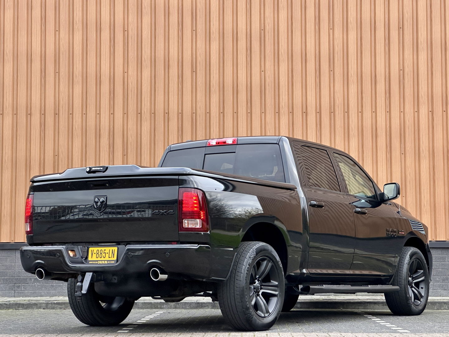 Dodge Ram 1500 5.7 V8 4x4 Quad Cab 6'4 Sport | LPG | Panoramadak | Stoelventilatie/Verwarming | Parkeersensoren | Achteruitrijcamera | Stuurverwarming | Cruise Control