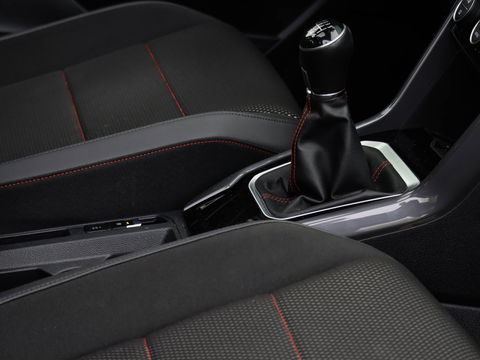 Volkswagen T-Roc 1.5 TSI Sport 150pk Panoramadak Trekhaak