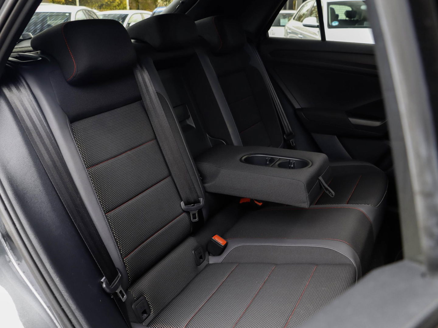 Volkswagen T-Roc 1.5 TSI Sport 150pk Panoramadak Trekhaak