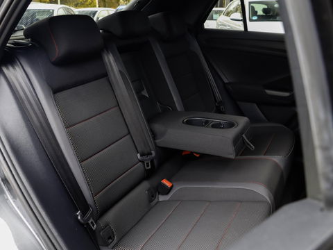 Volkswagen T-Roc 1.5 TSI Sport 150pk Panoramadak Trekhaak