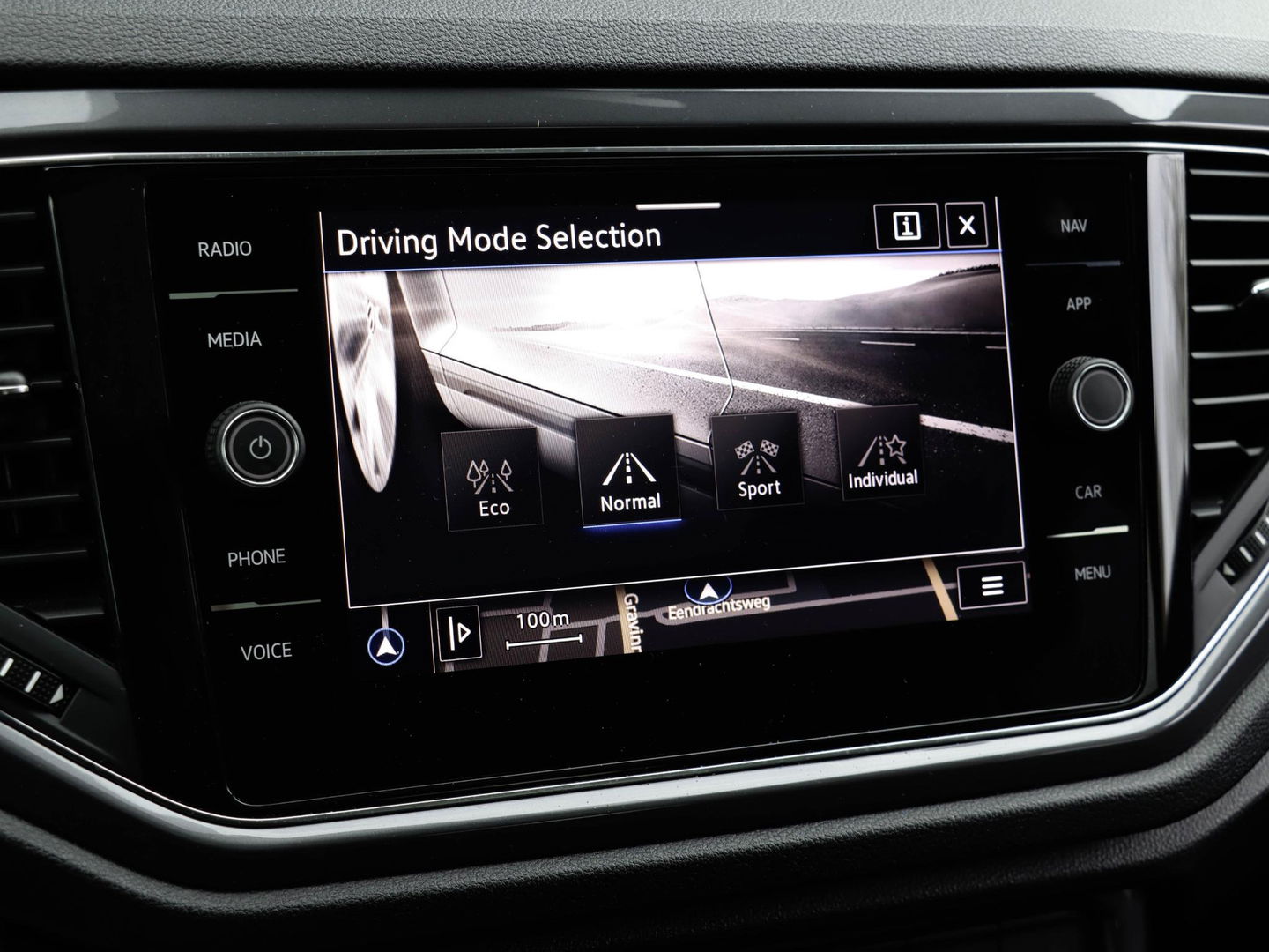 Volkswagen T-Roc 1.5 TSI Sport 150pk Panoramadak Trekhaak