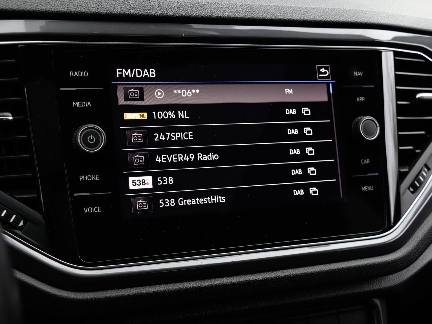 Volkswagen T-Roc 1.5 TSI Sport 150pk Panoramadak Trekhaak