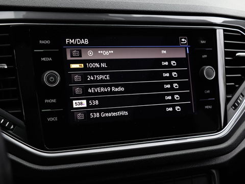 Volkswagen T-Roc 1.5 TSI Sport 150pk Panoramadak Trekhaak