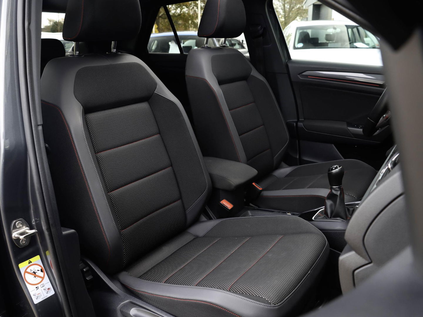 Volkswagen T-Roc 1.5 TSI Sport 150pk Panoramadak Trekhaak