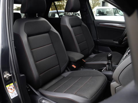 Volkswagen T-Roc 1.5 TSI Sport 150pk Panoramadak Trekhaak