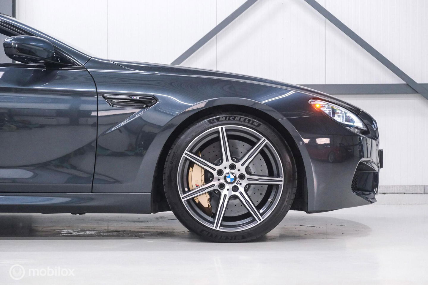 BMW 6 Serie Cabrio M6 Competition Package 575 pk | Keramisch | B&O | M Drivers Pack | NL auto NAP | Singapur Grau | Softclose | HUD | 360 ca