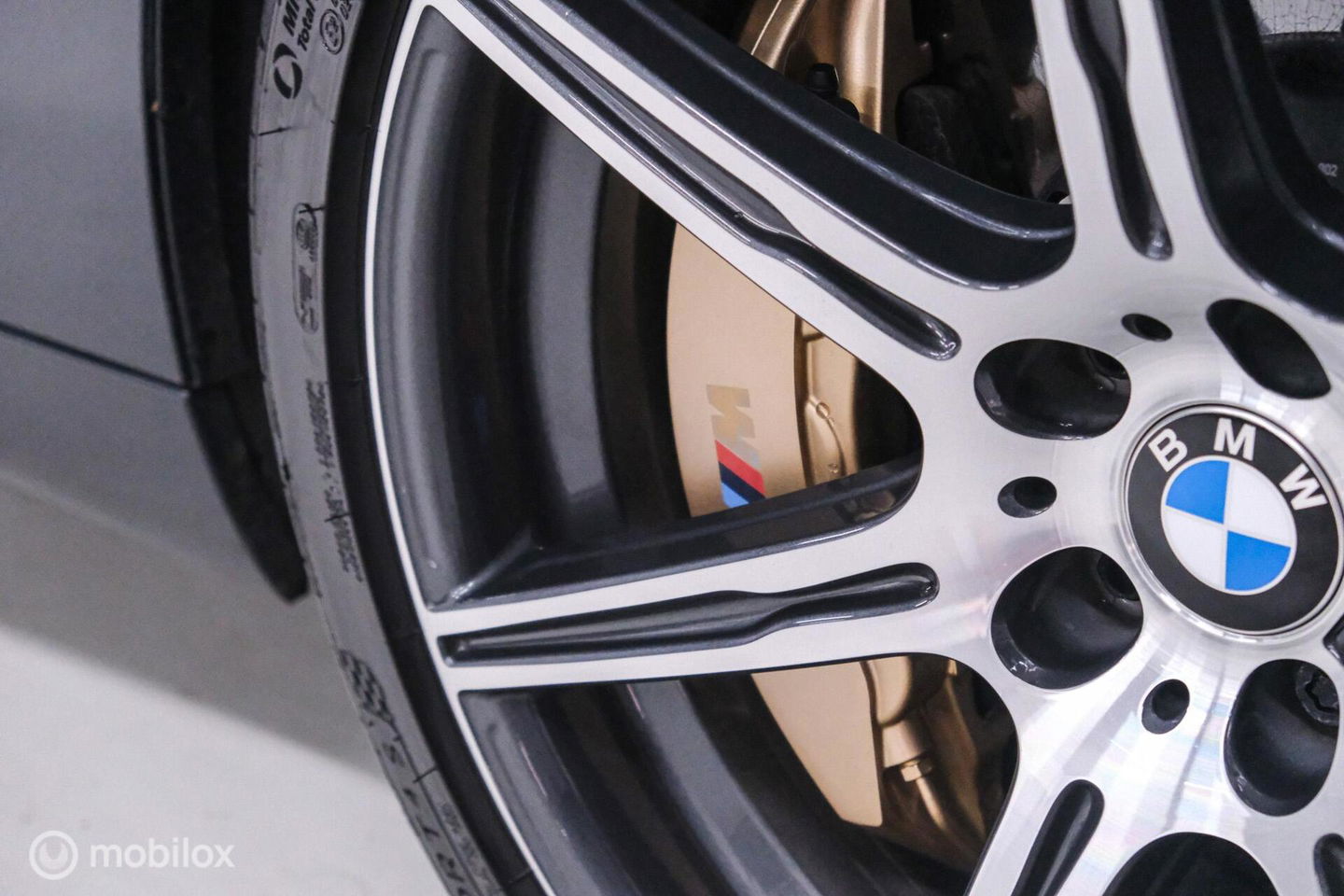 BMW 6 Serie Cabrio M6 Competition Package 575 pk | Keramisch | B&O | M Drivers Pack | NL auto NAP | Singapur Grau | Softclose | HUD | 360 ca