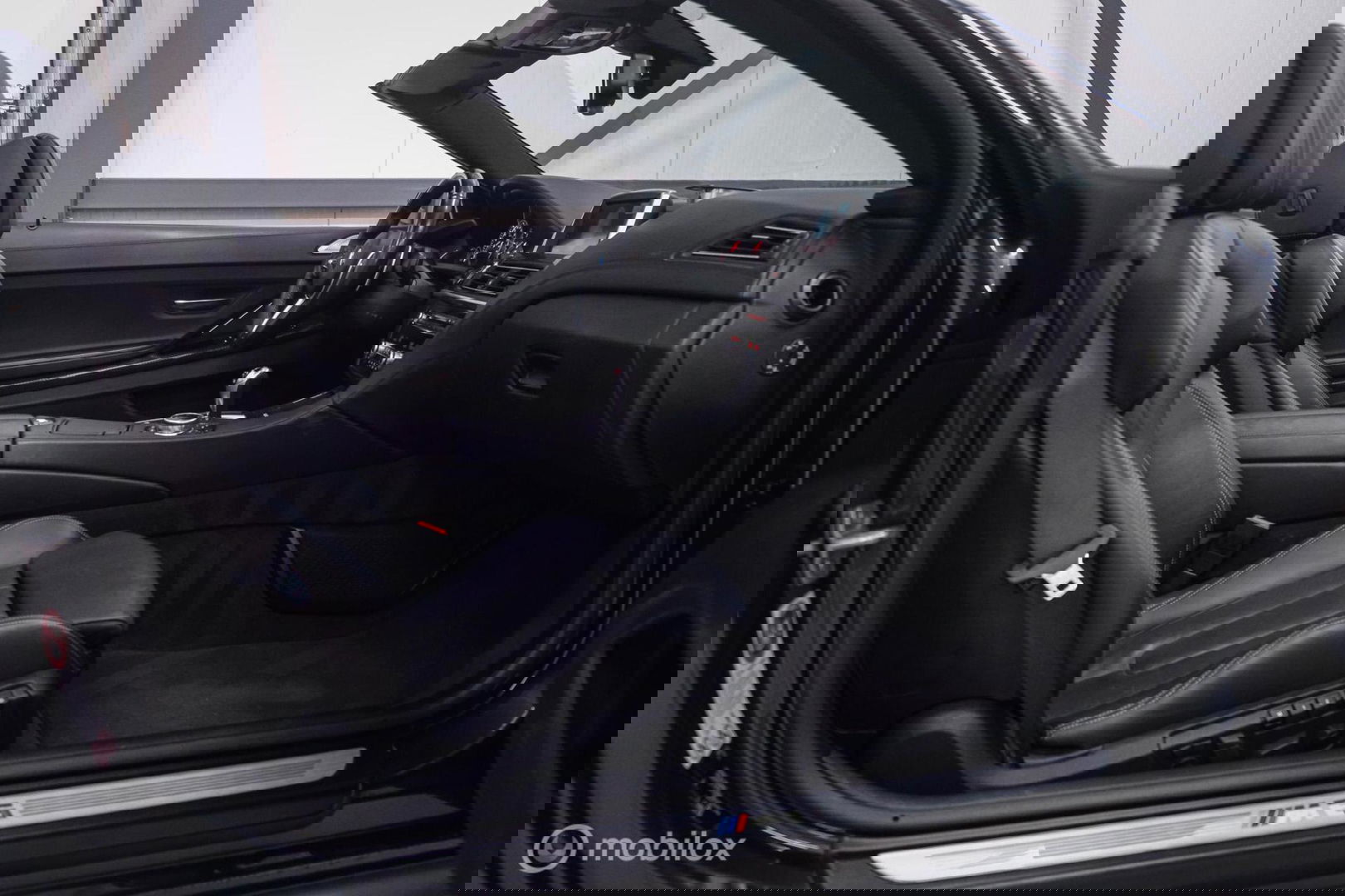 BMW 6 Serie Cabrio M6 Competition Package 575 pk | Keramisch | B&O | M Drivers Pack | NL auto NAP | Singapur Grau | Softclose | HUD | 360 ca