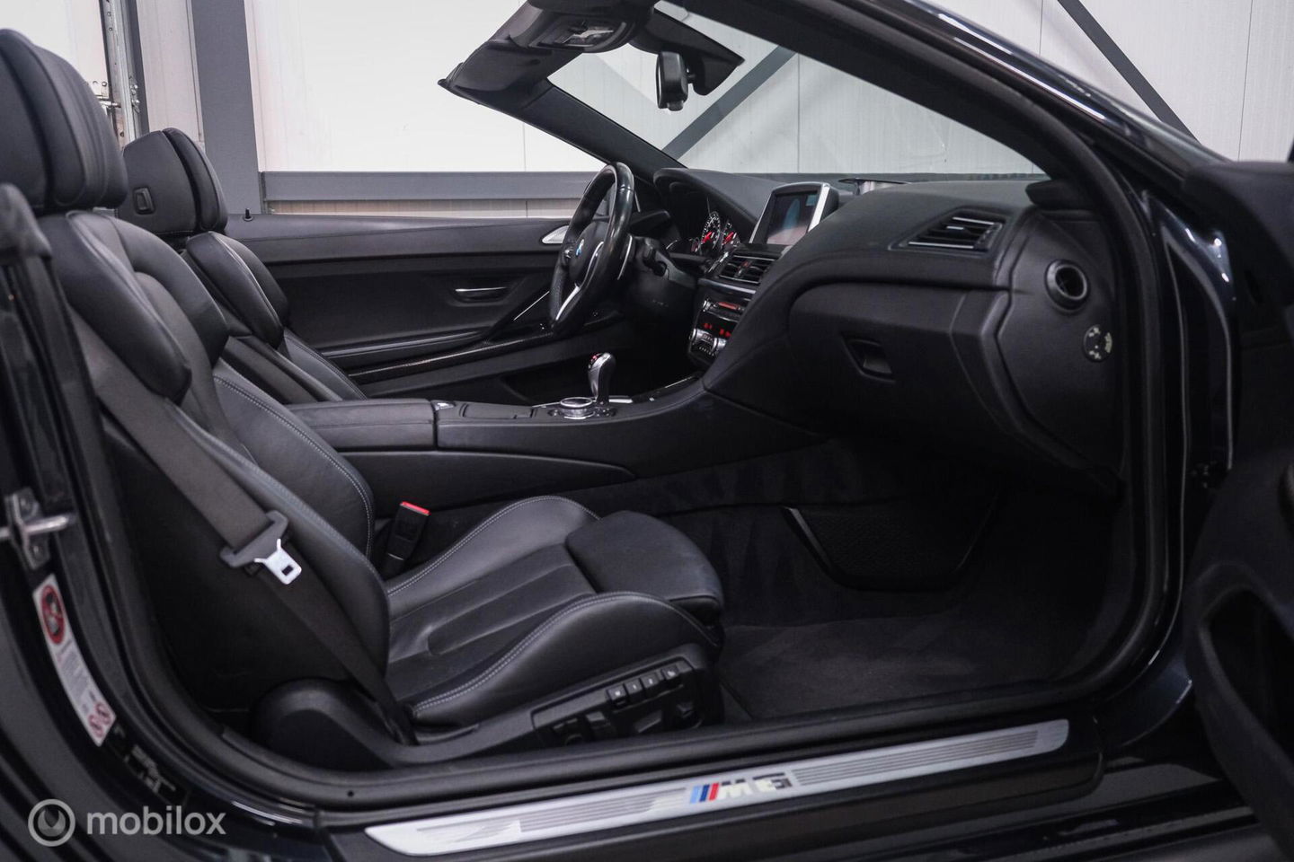BMW 6 Serie Cabrio M6 Competition Package 575 pk | Keramisch | B&O | M Drivers Pack | NL auto NAP | Singapur Grau | Softclose | HUD | 360 ca