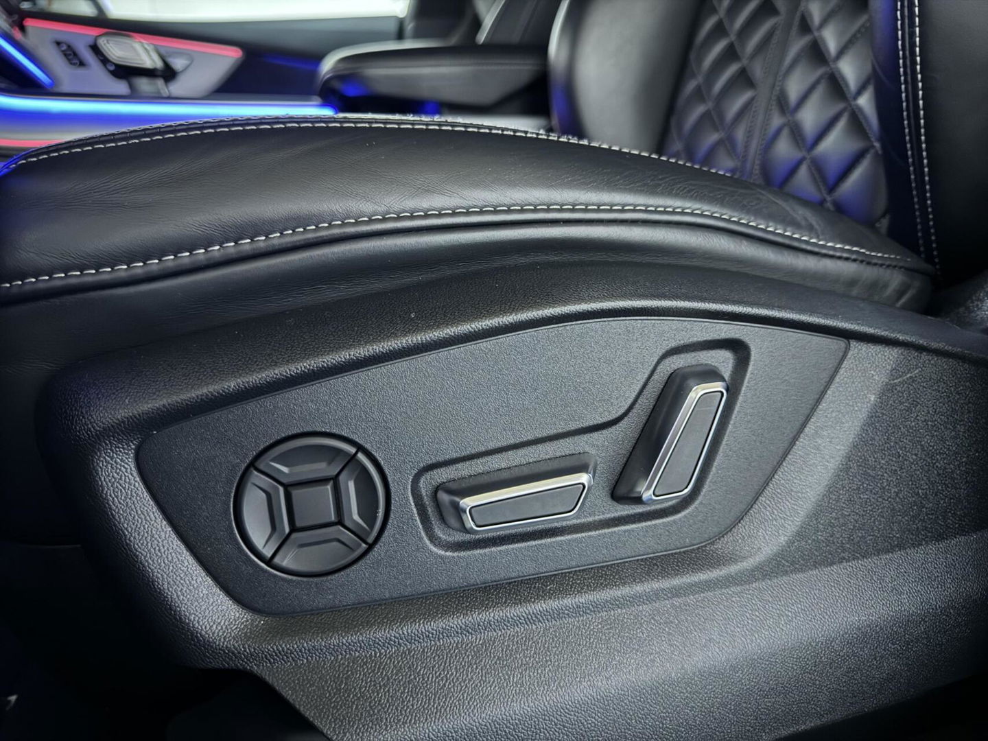 Audi Q8 55 TFSI e Quattro Competition S-Line Pano RS-Seats Sfeer Luchtver. B&O 360º