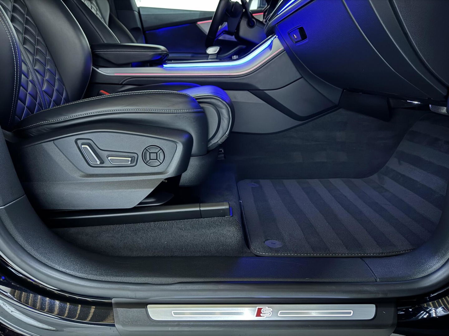 Audi Q8 55 TFSI e Quattro Competition S-Line Pano RS-Seats Sfeer Luchtver. B&O 360º