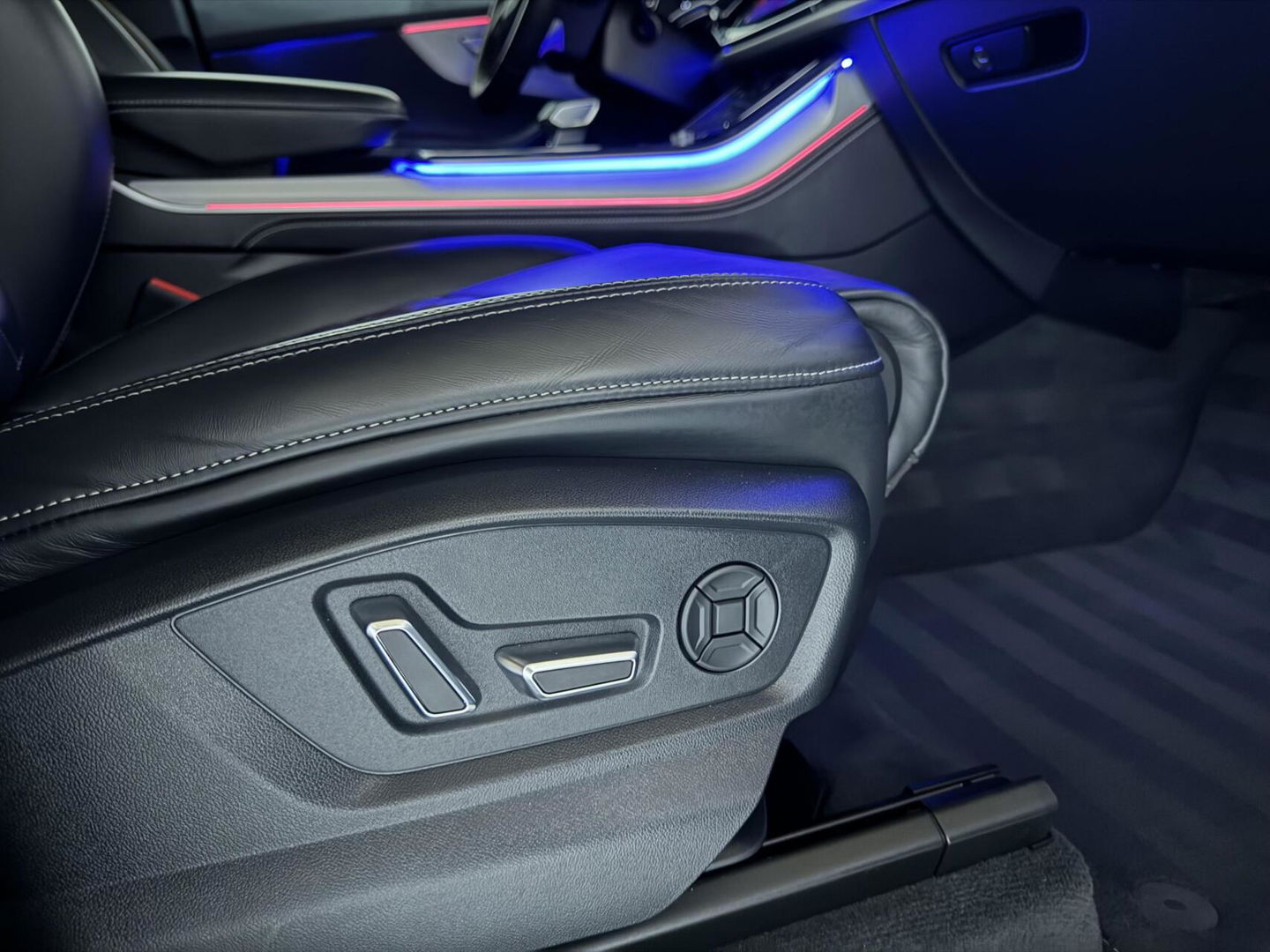 Audi Q8 55 TFSI e Quattro Competition S-Line Pano RS-Seats Sfeer Luchtver. B&O 360º