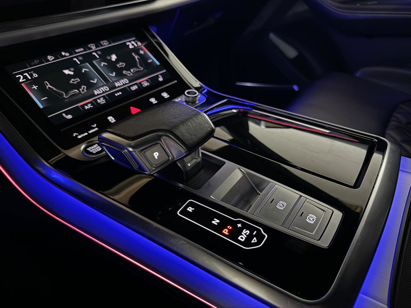 Audi Q8 55 TFSI e Quattro Competition S-Line Pano RS-Seats Sfeer Luchtver. B&O 360º