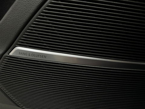 Audi Q8 55 TFSI e Quattro Competition S-Line Pano RS-Seats Sfeer Luchtver. B&O 360º