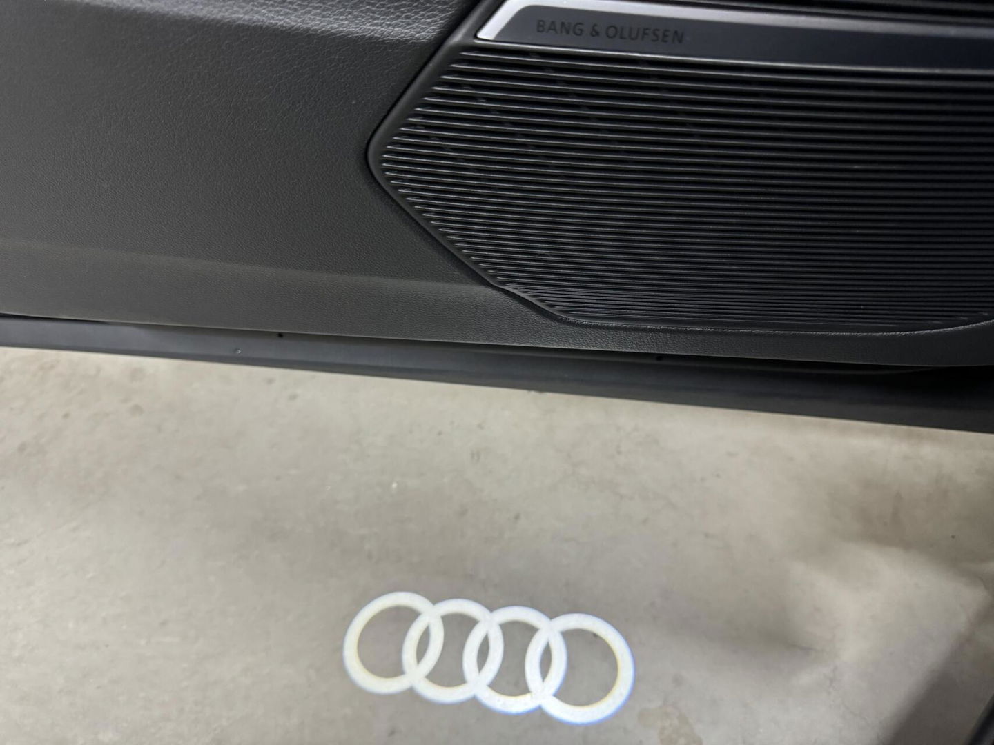 Audi Q8 55 TFSI e Quattro Competition S-Line Pano RS-Seats Sfeer Luchtver. B&O 360º